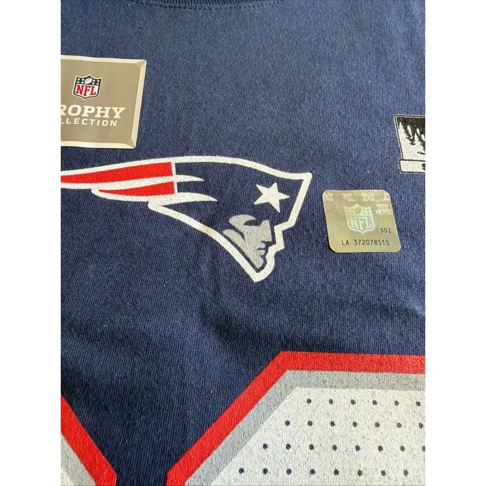 Nike T-Shirt, New England Patriots Size Large Henderson #32
